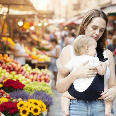 porte bebe mamam porte bebe sur la hanche au marche