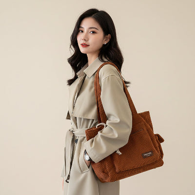 sac a langer fourre tout en velour brun description