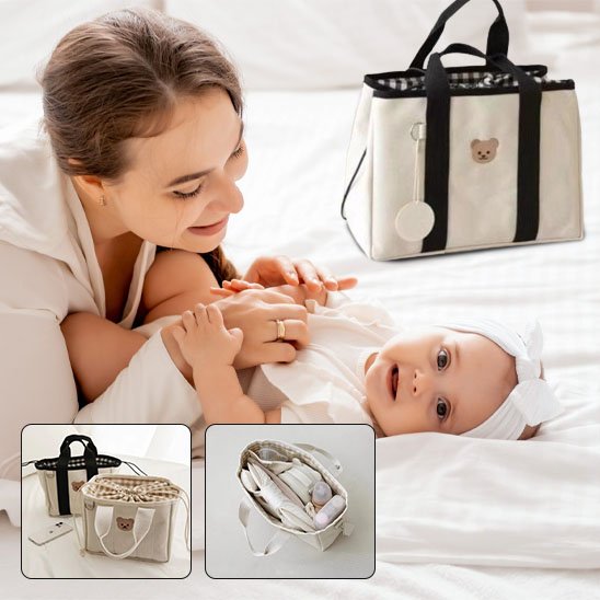 Sac à langer-ours-noir-maman-entrain-de-changer-son-bébé